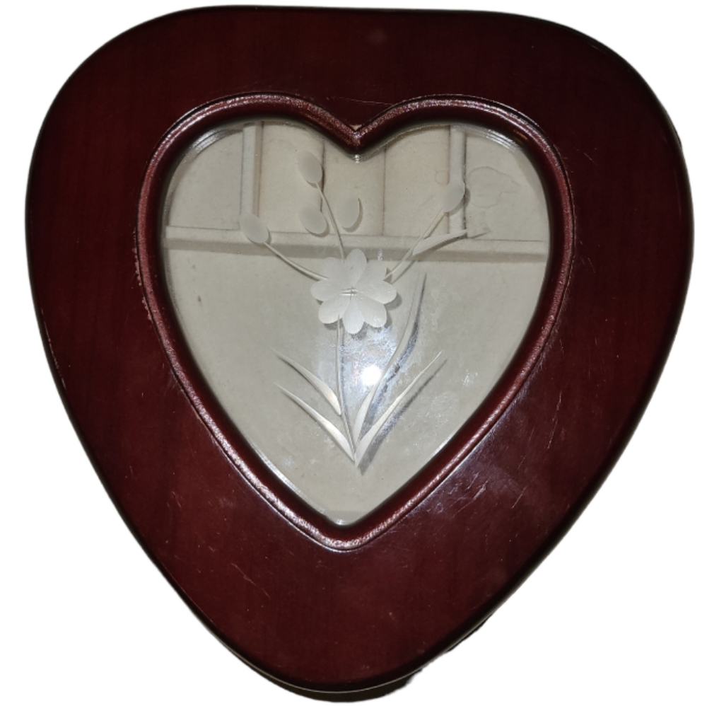 2/$75! Vintage Heart Shaped Jewlery Box - Picture 4 of 11